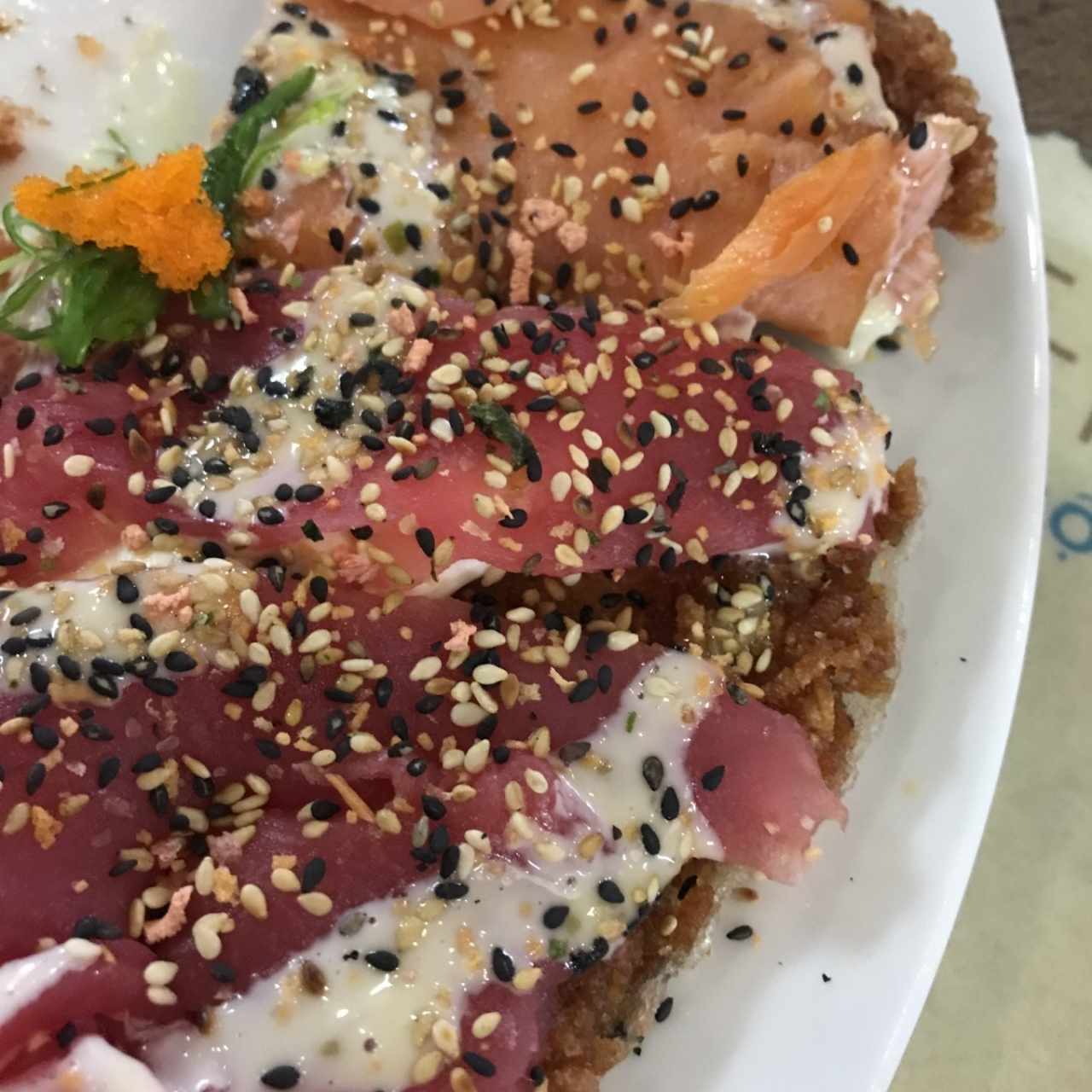 Sushi pizza de atún