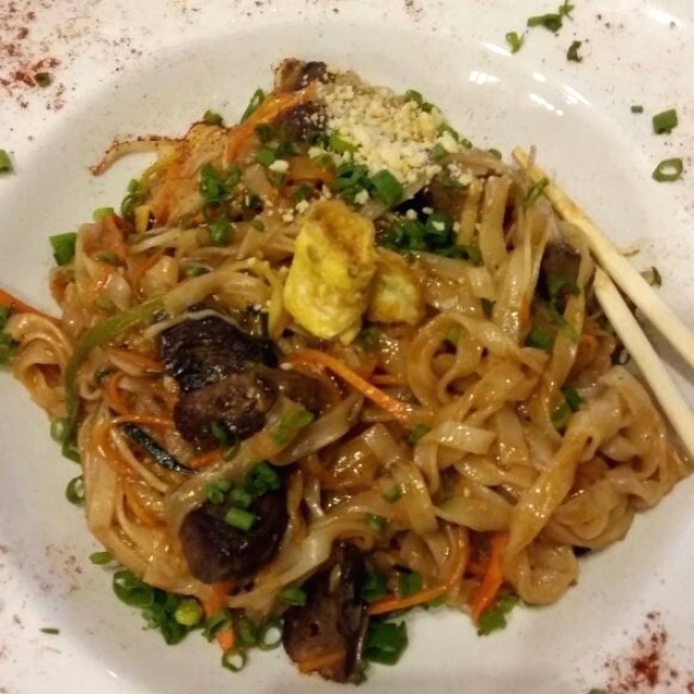 Pad thai de carne