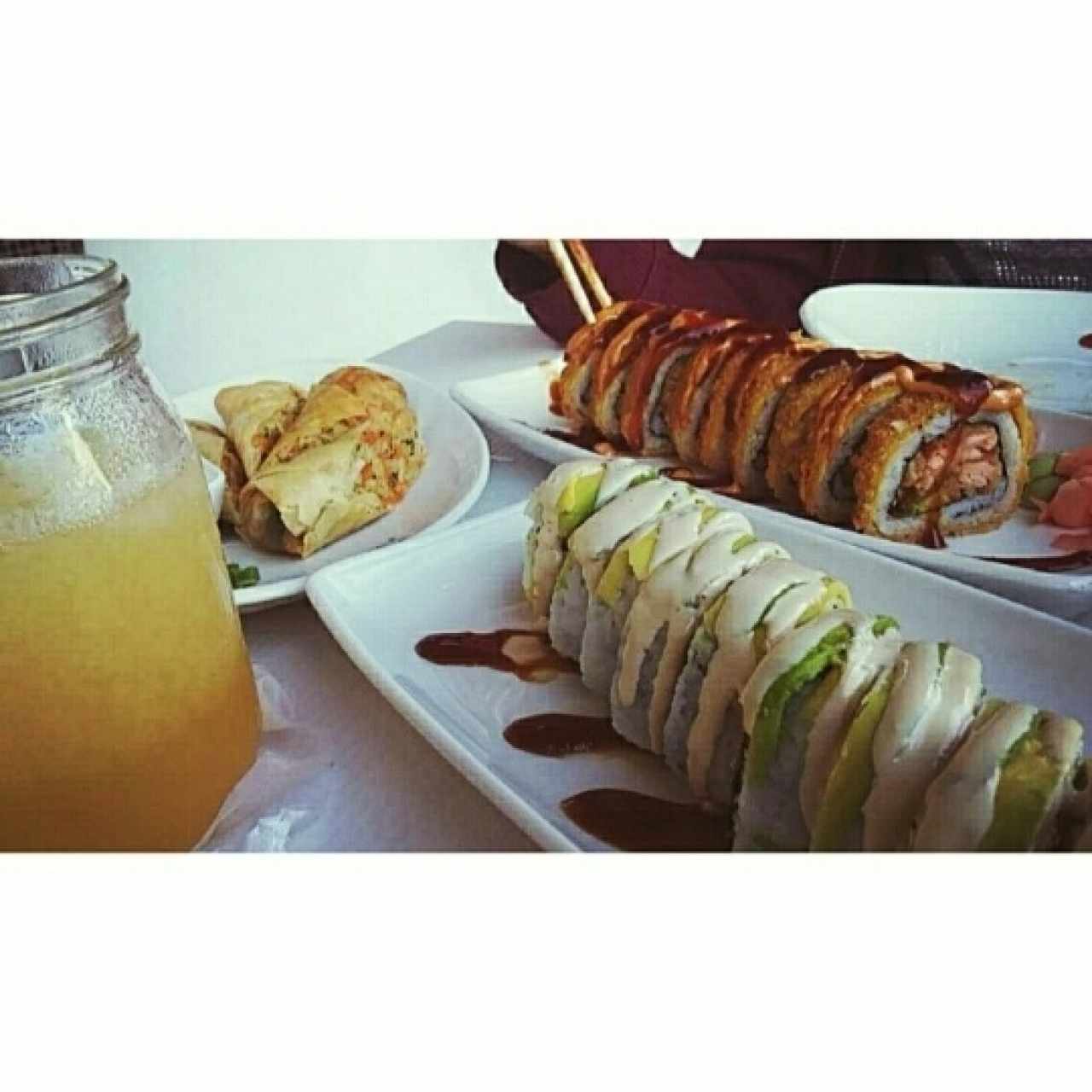 Panda Roll, Spring Rolls, Zen-sación y limonada con miel.