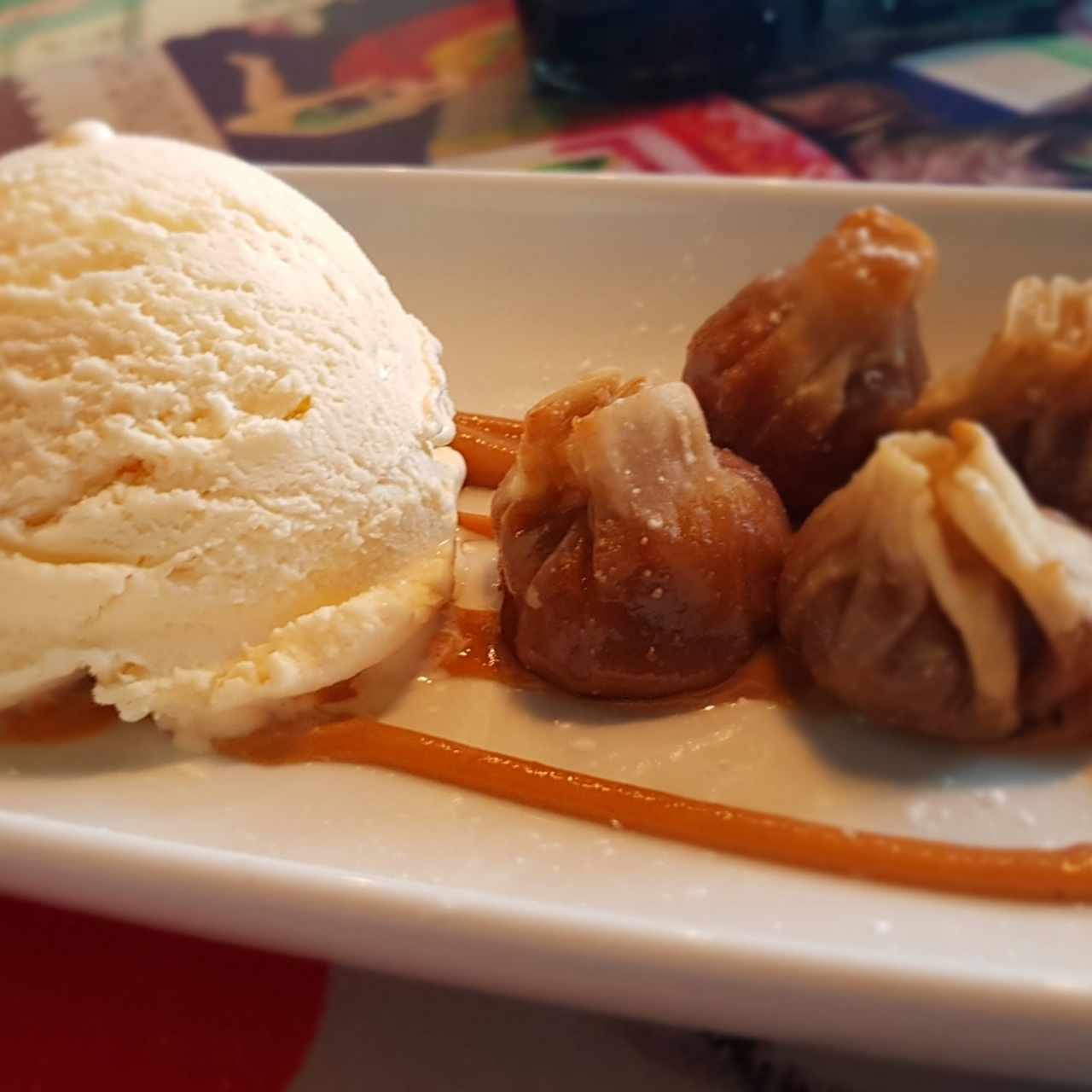 Wonton de dulce de leche con helado