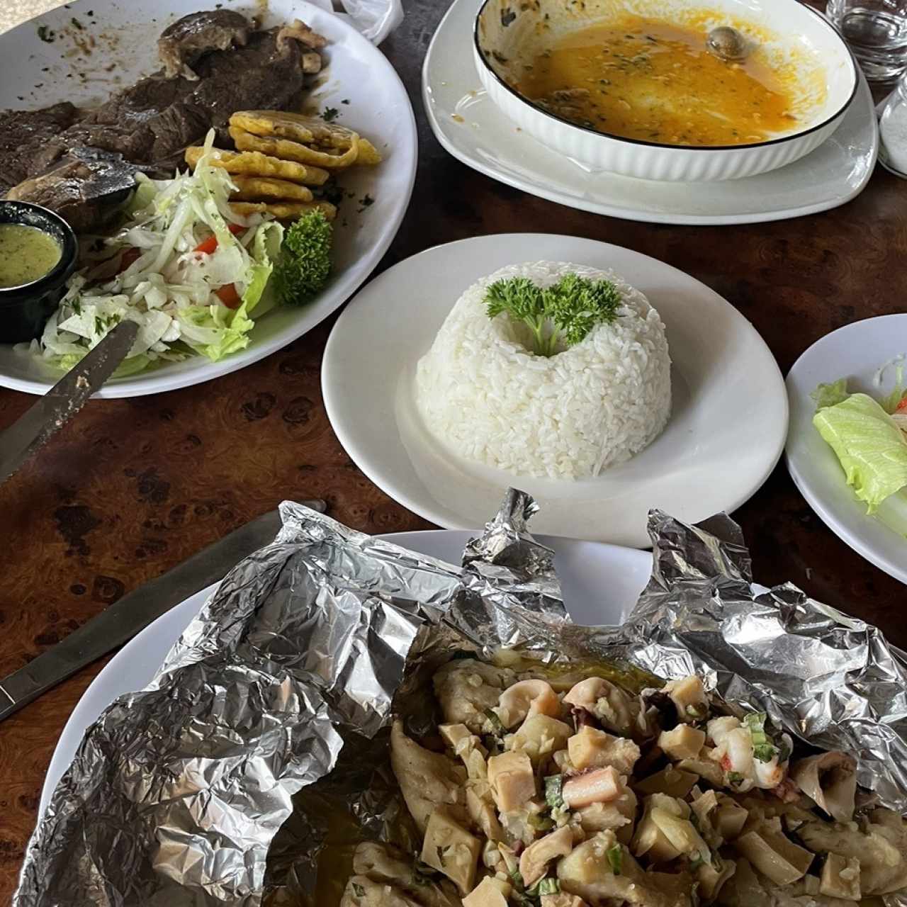 Filete de Corvina chimborazo y churrasco nacional