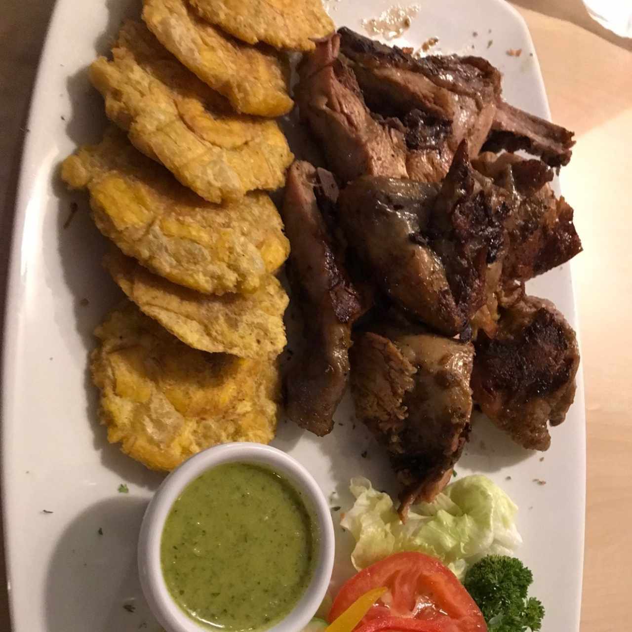 pollo asado con patacones