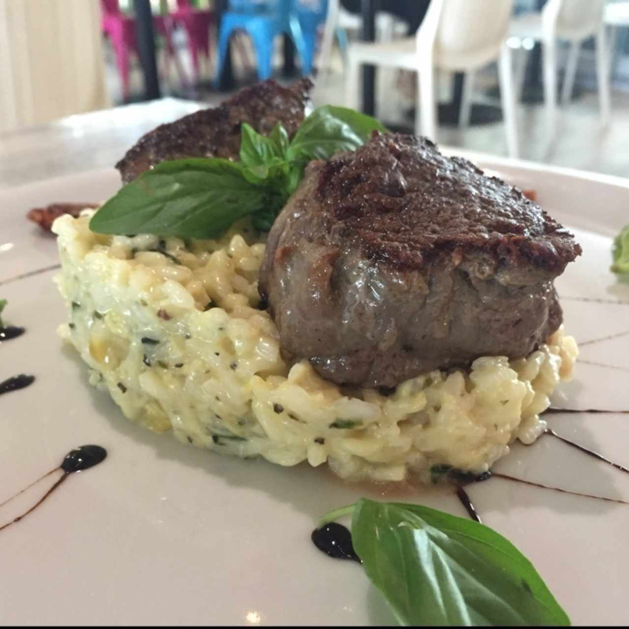 carne sobre risotto de piña