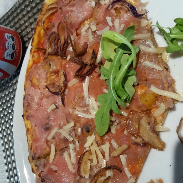 combinacion de 2 pizzas! el nombre:pizza bom carpaccio rucuña parmesano chimichurri y piña 