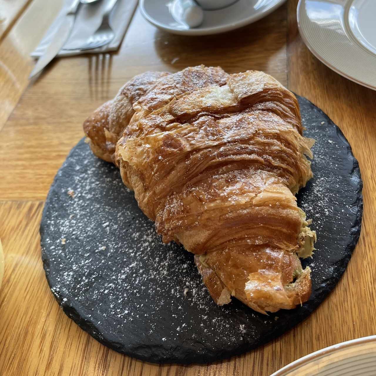 Desayunos - Cornetto al pistacchio