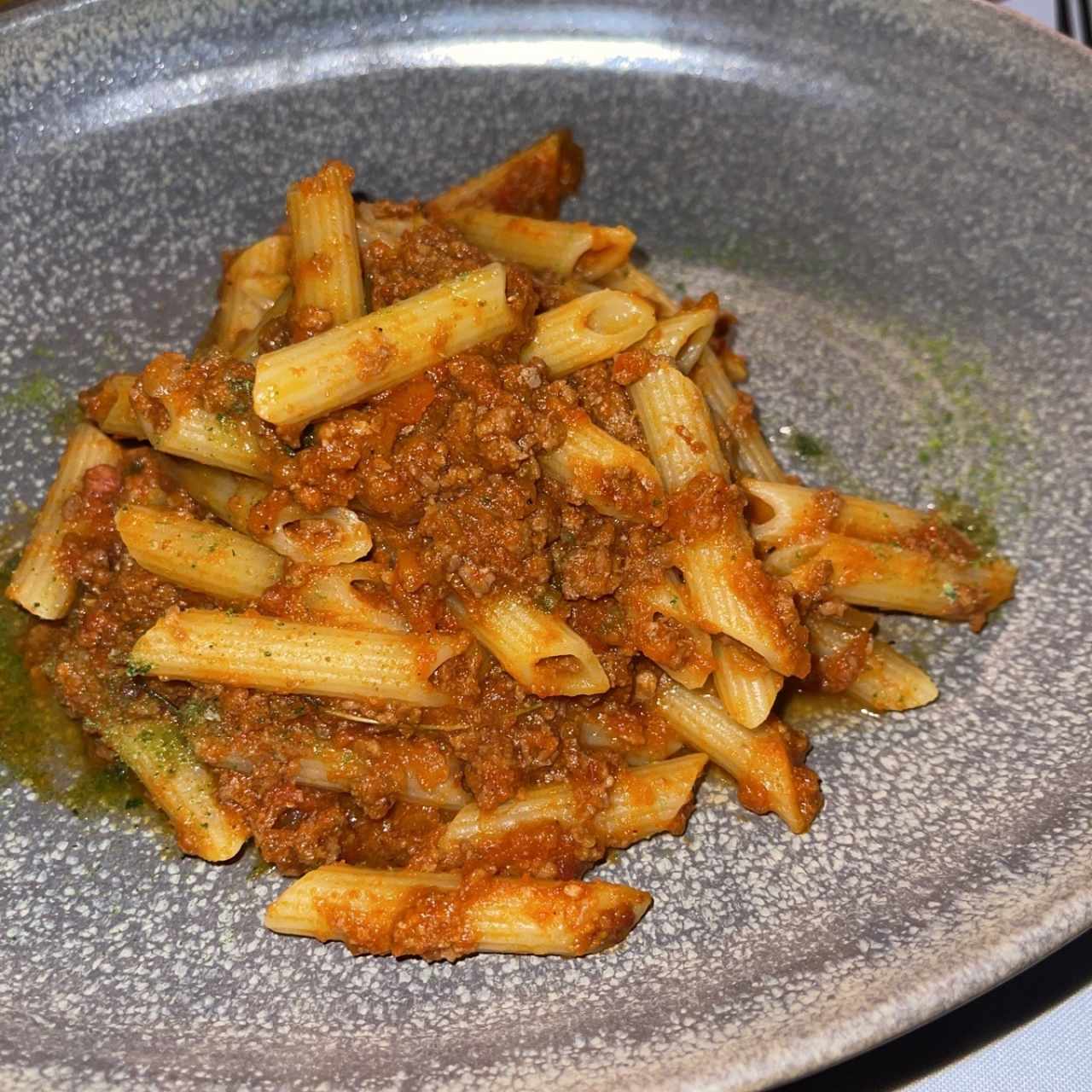 Penne a la boloñesa