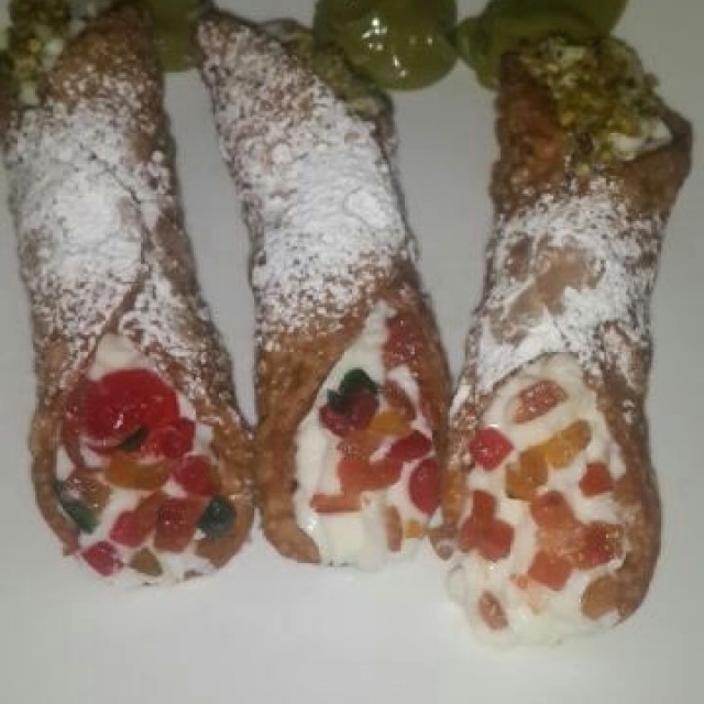 Cannoli con ricotta 