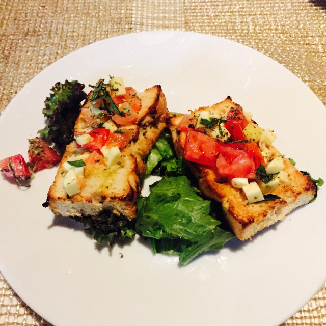 Bruschetta tomate y queso