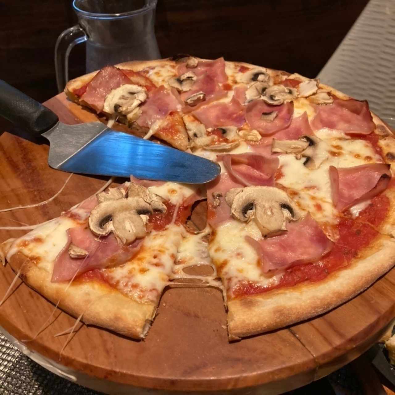 pizza jamón y champiñones