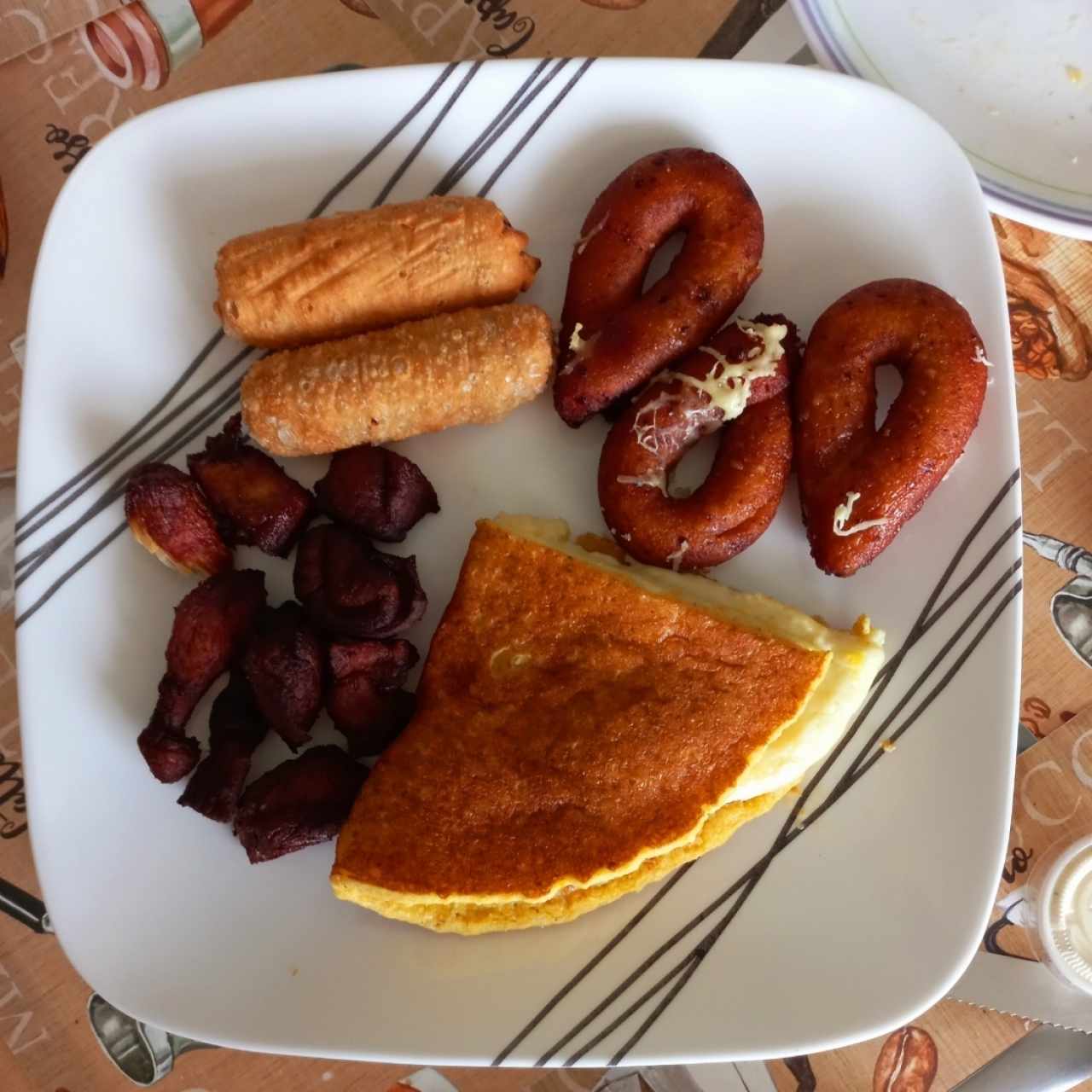 Plato mixto,Cachapa con queso,Tequeños, Mandocas y Cochino frito