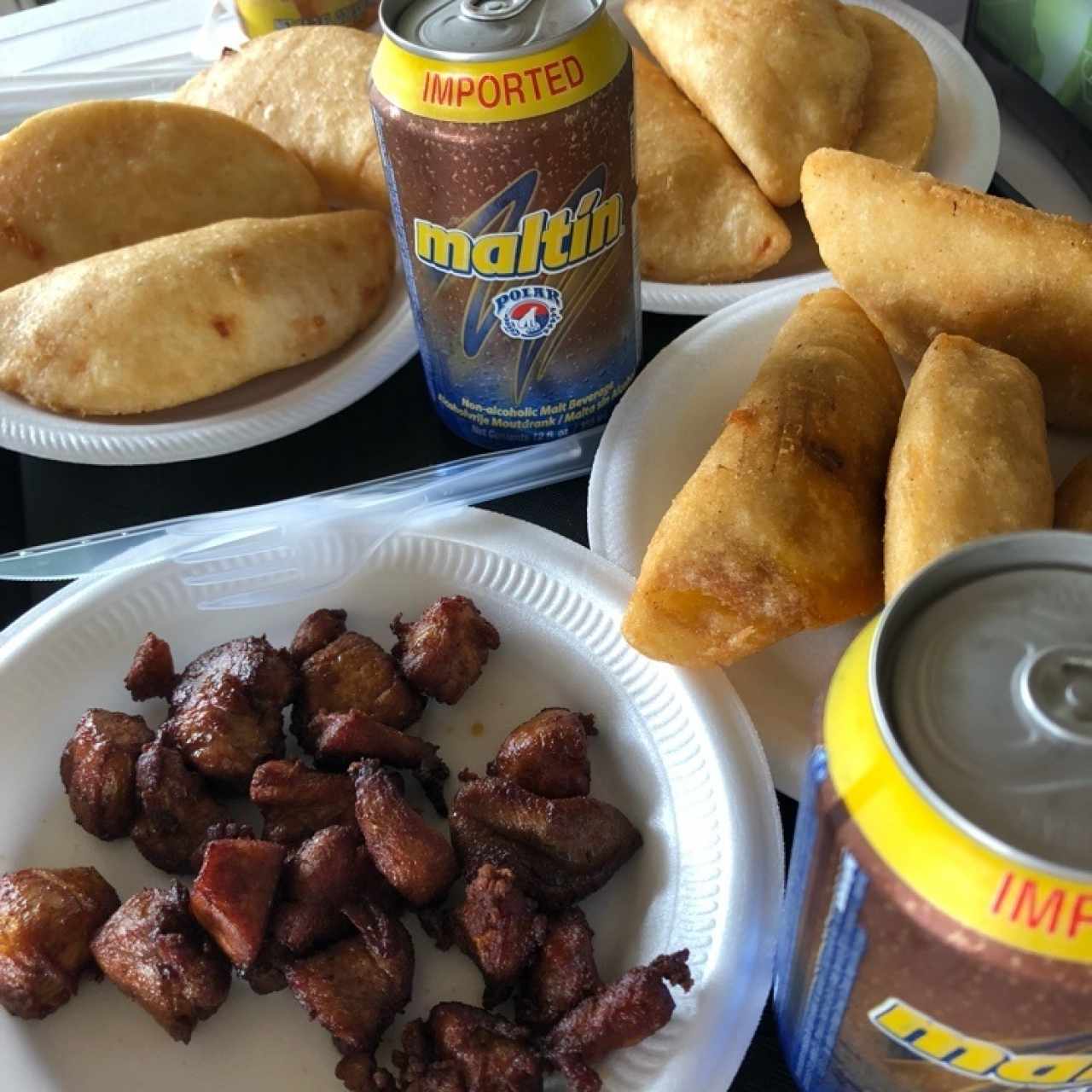 Enpanadas y cochino frito