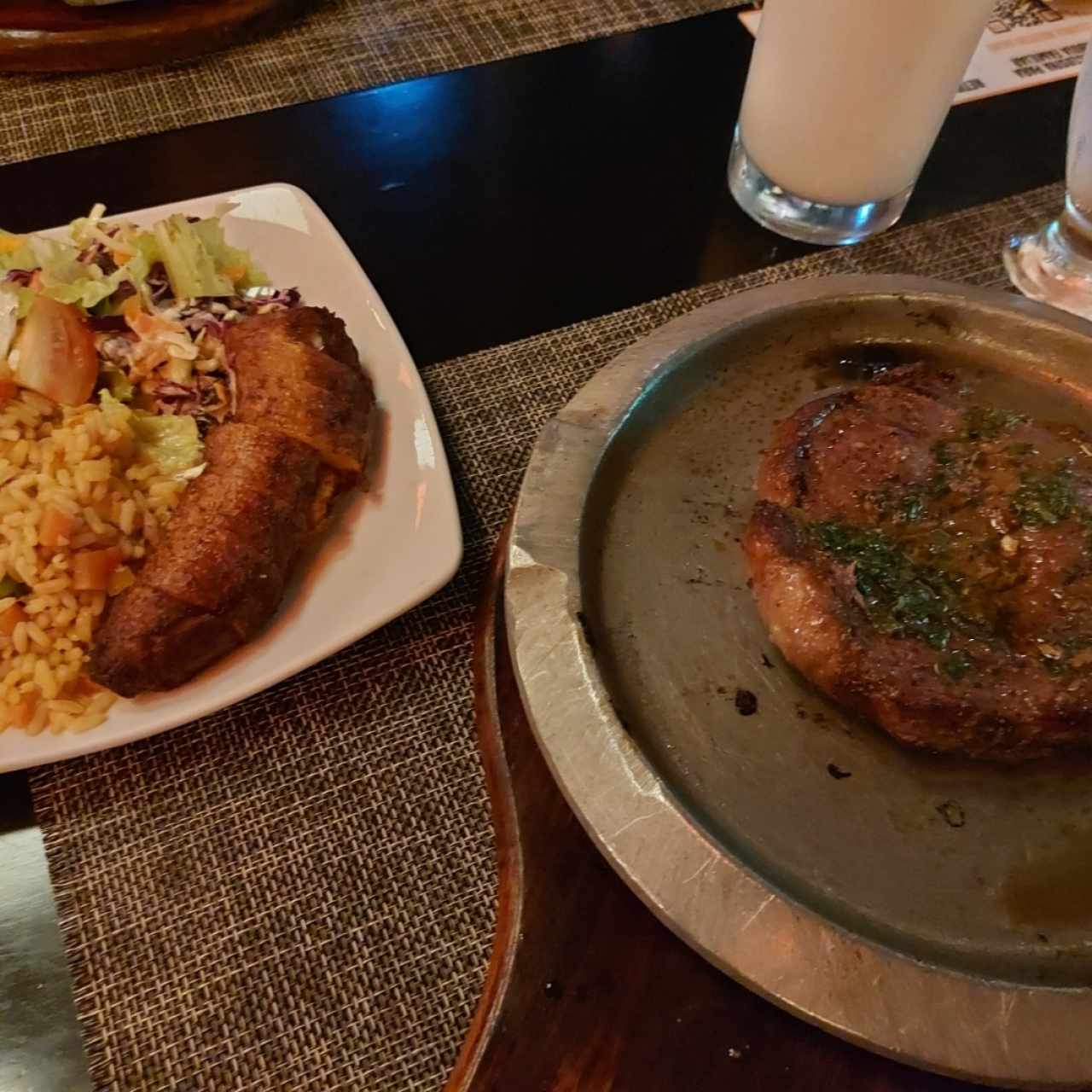 Punta Palomilla con ensalada, Plátano y arroz