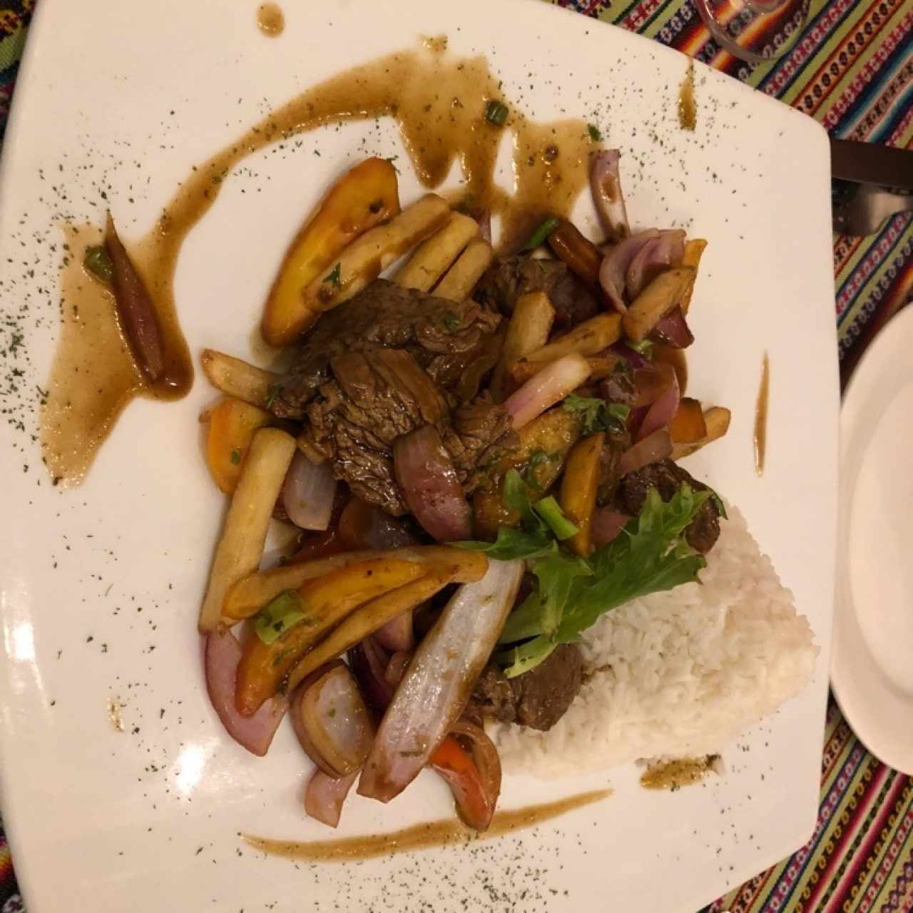 lomo saltado con arroz 