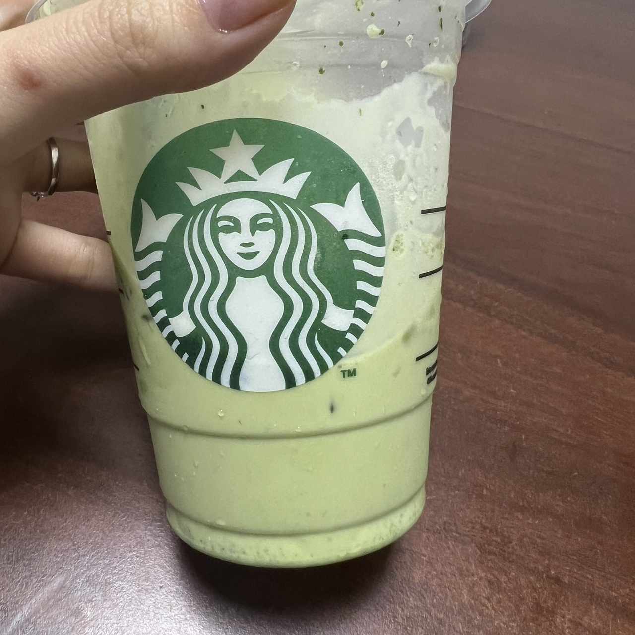 Iced matcha latte con leche de avena