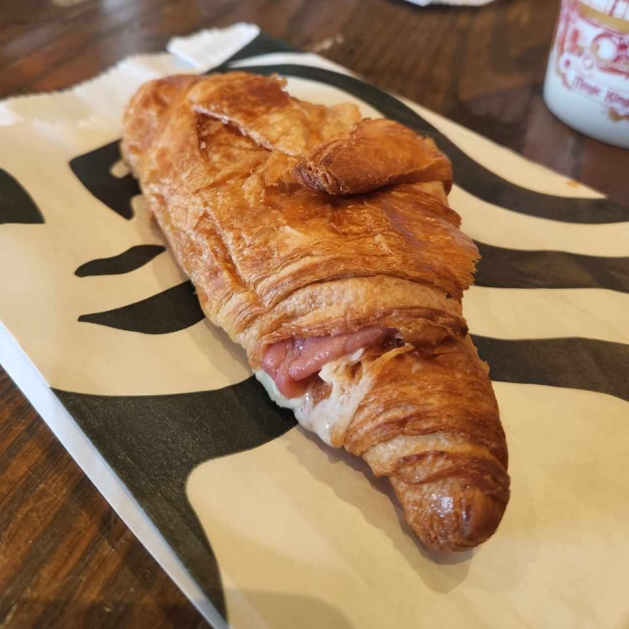 Duo Serrano Provolone Croissant