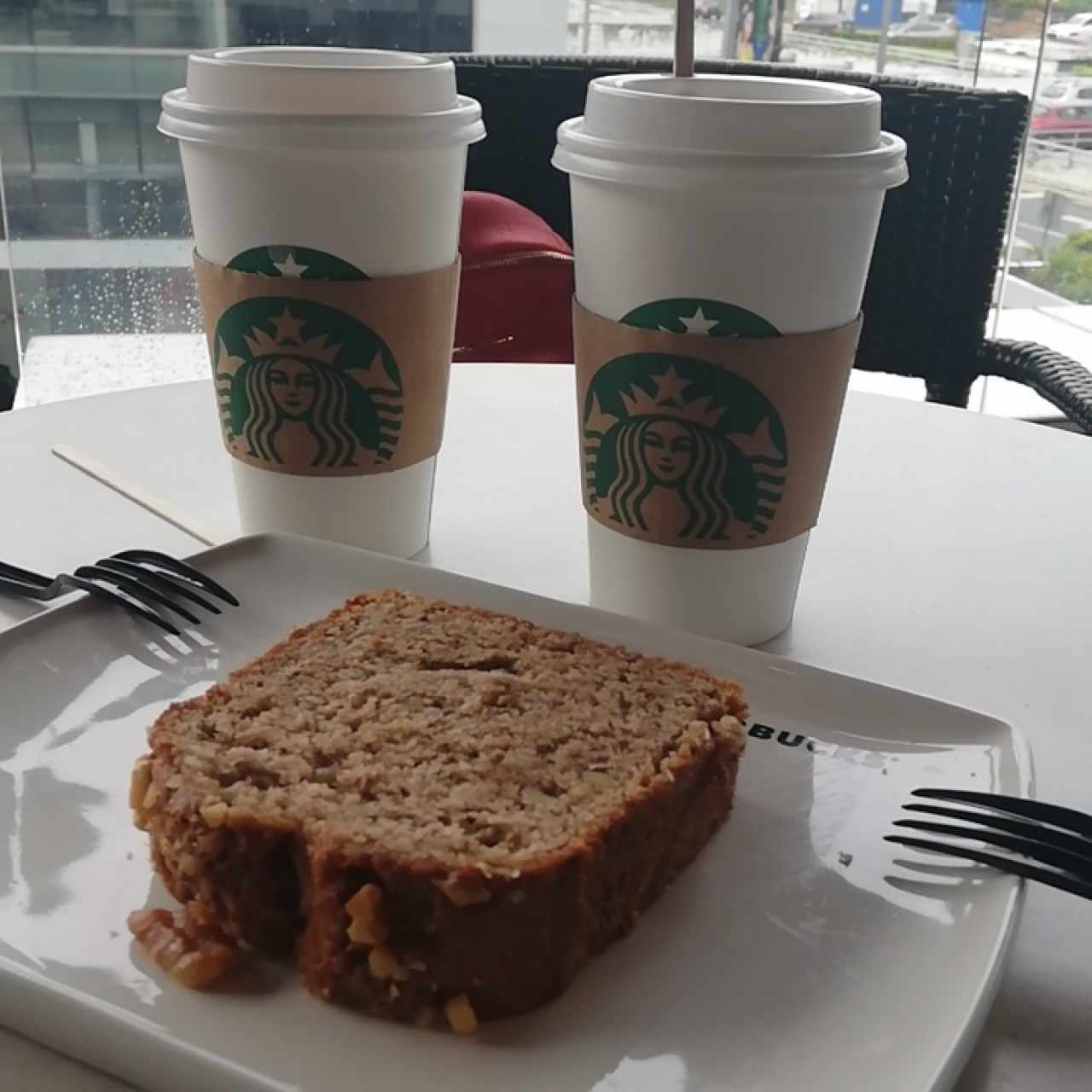 Banana bread + café americano