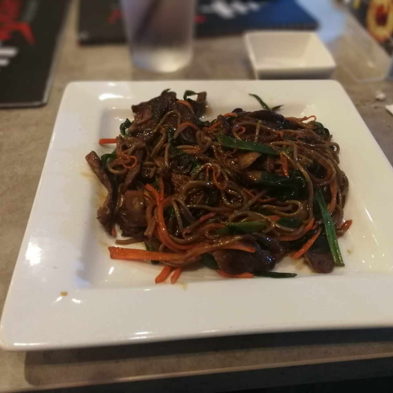 YAKISOBA DE FILETE DE RES