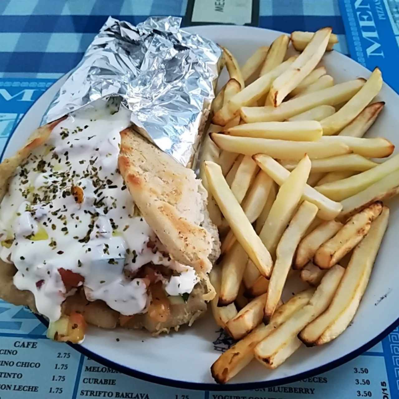 Gyro de pollo en forma de cono