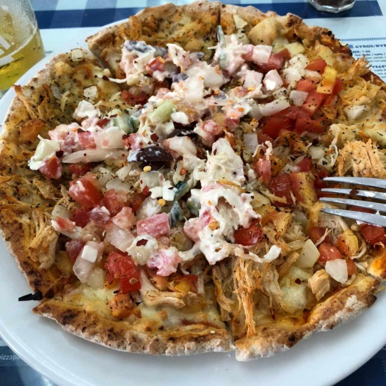 pizza pollo especial con un poco de ladopsomo 