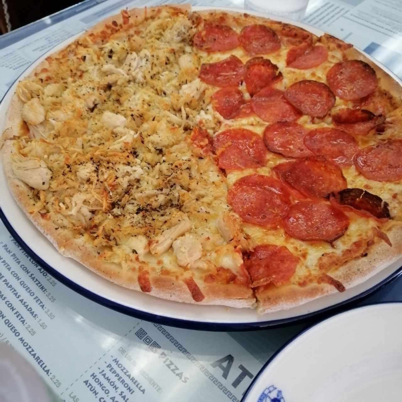 Pizza Peperoni y Pollo 