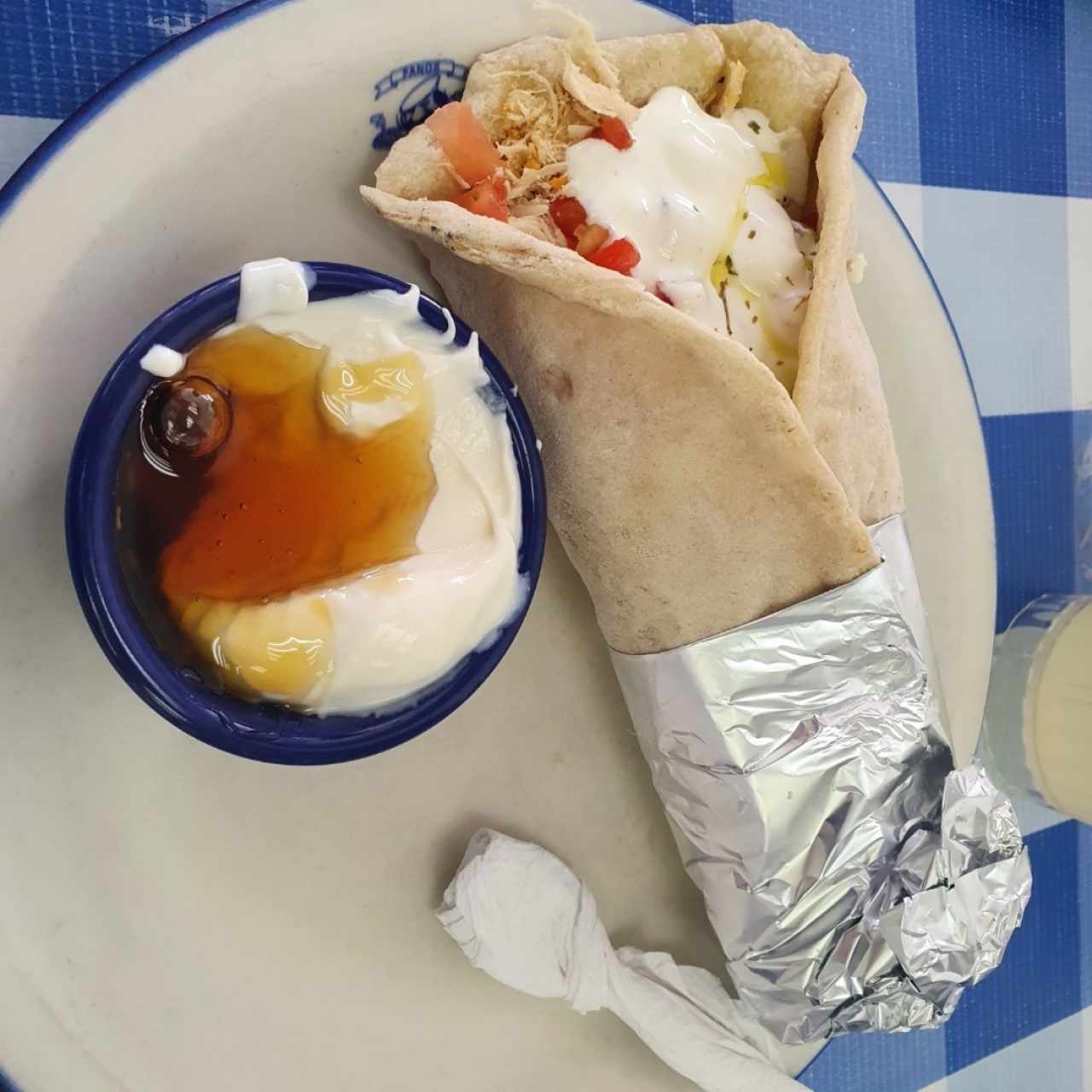 gyro de pollo con yogurt