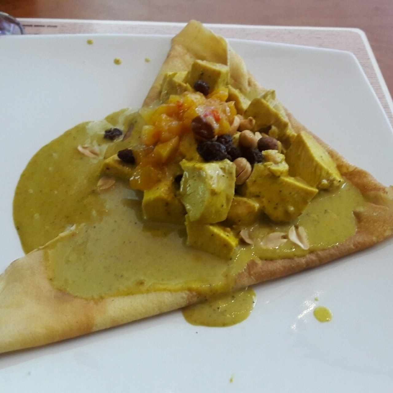 crepe de pollo con curry al estilo hindú