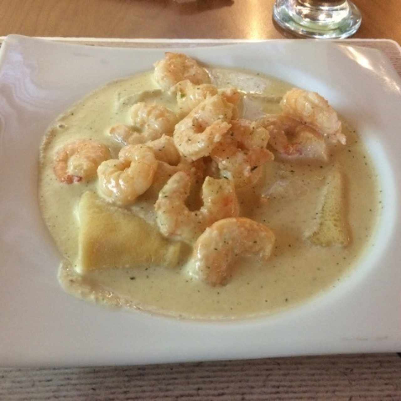 Crepes con camarones al ajillo