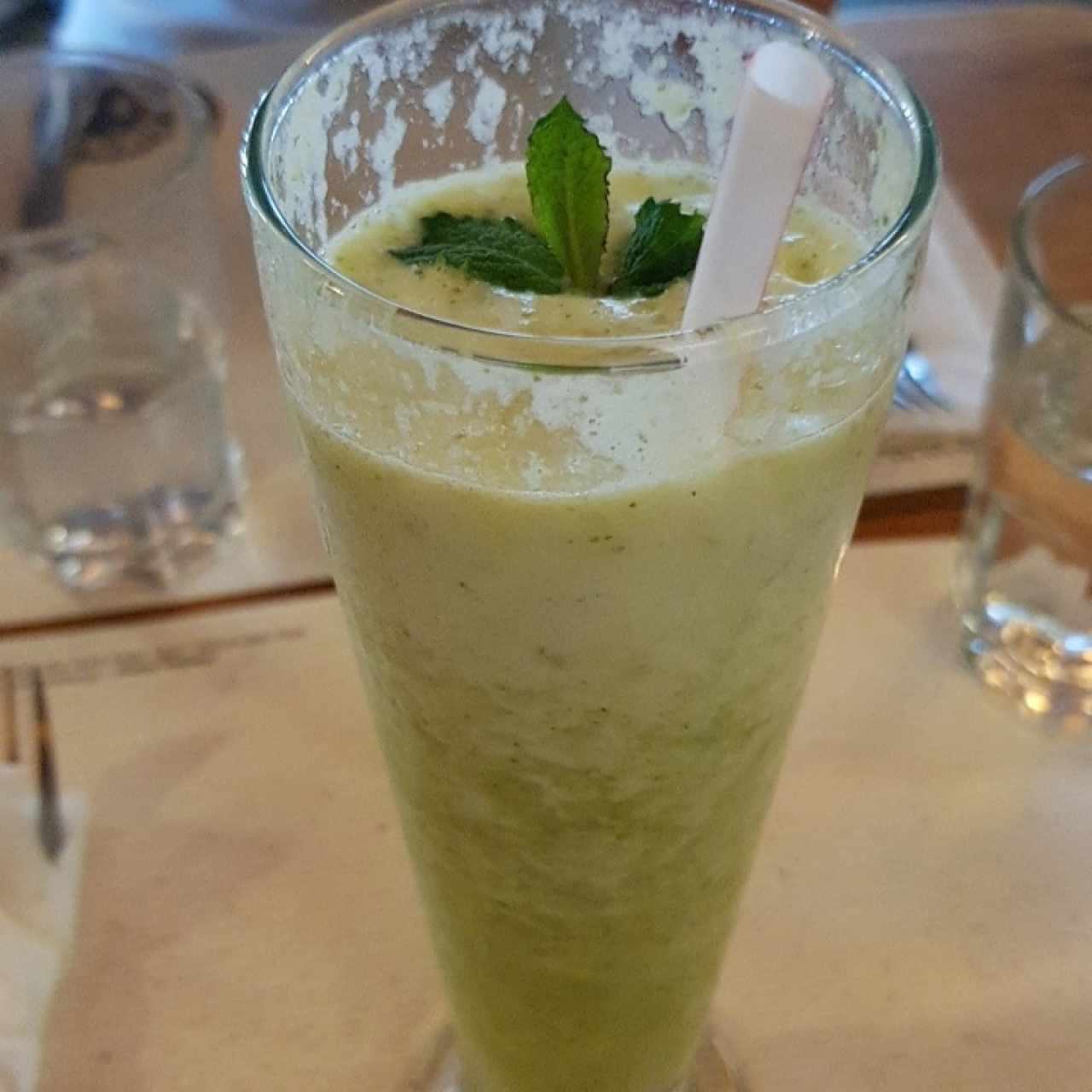 Batido de Piña, gengibre y hierba buena