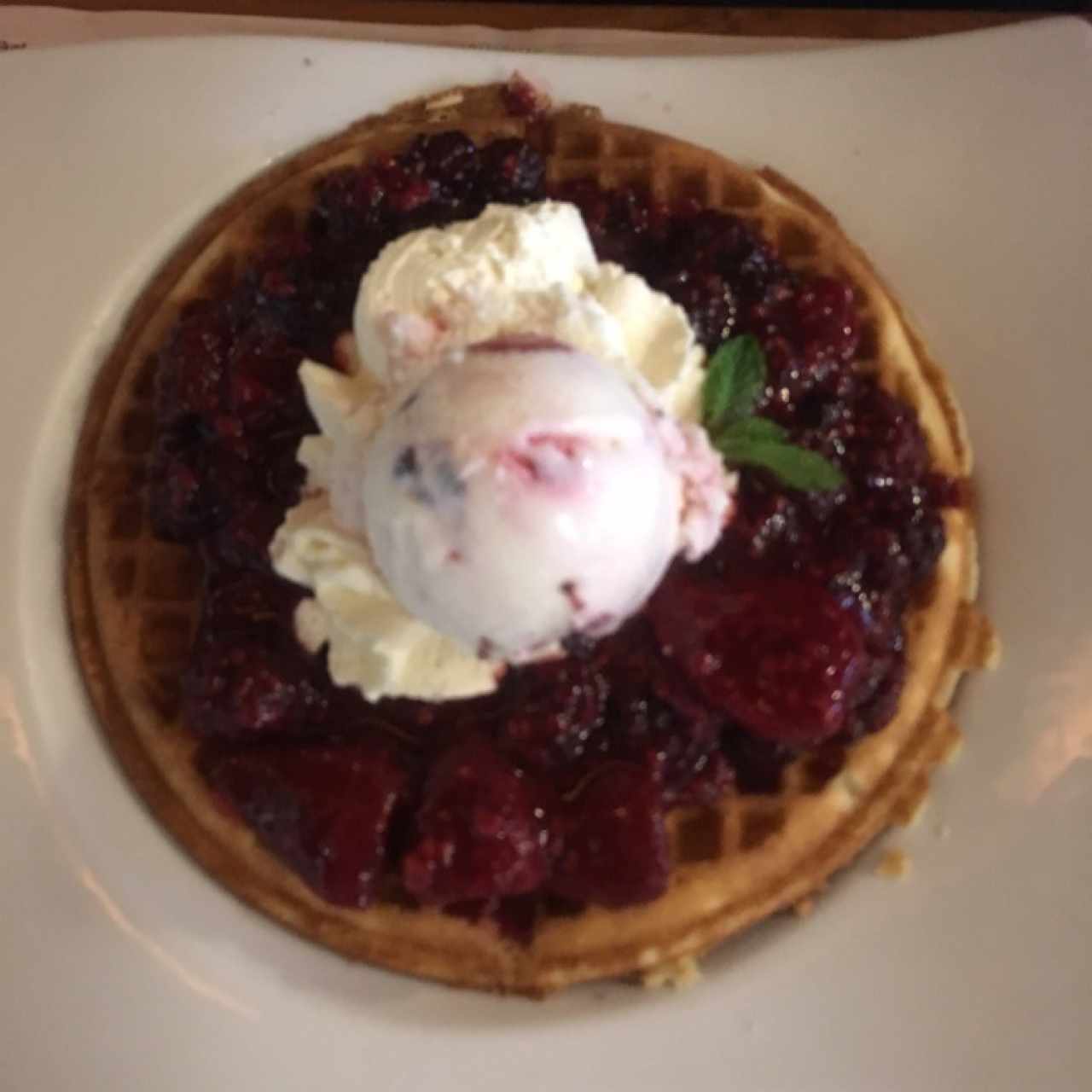 Waffle de frutos del bosque