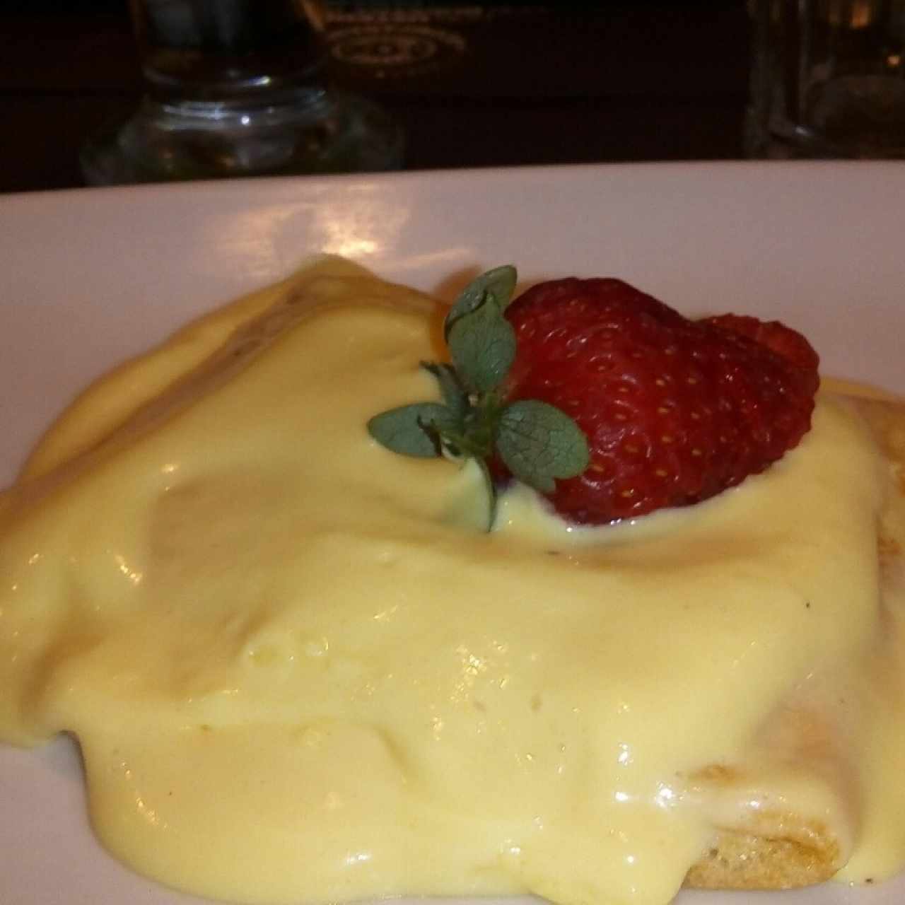 crepe relleno con queso ricotta con maracuyá