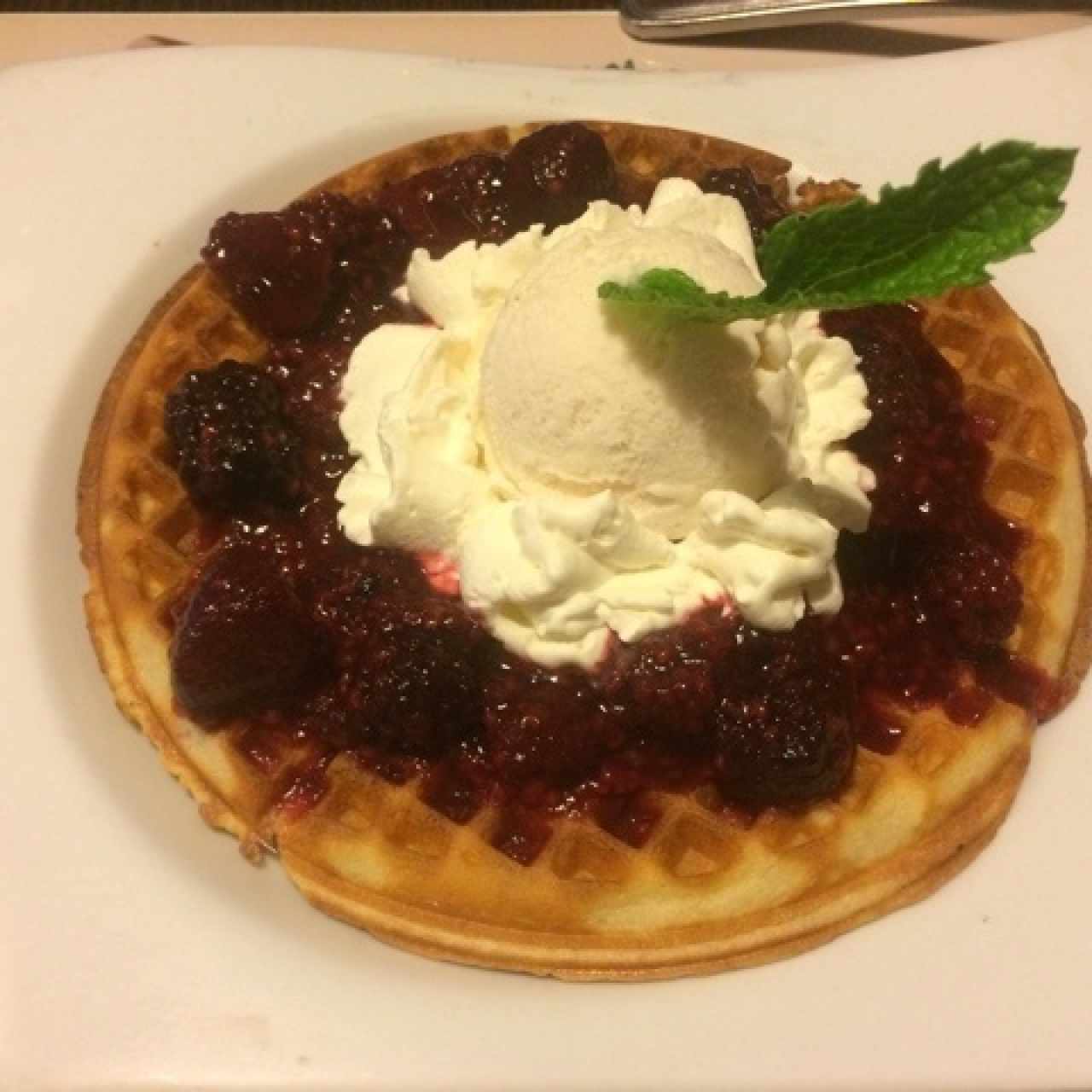 waffle de frutos del bosque