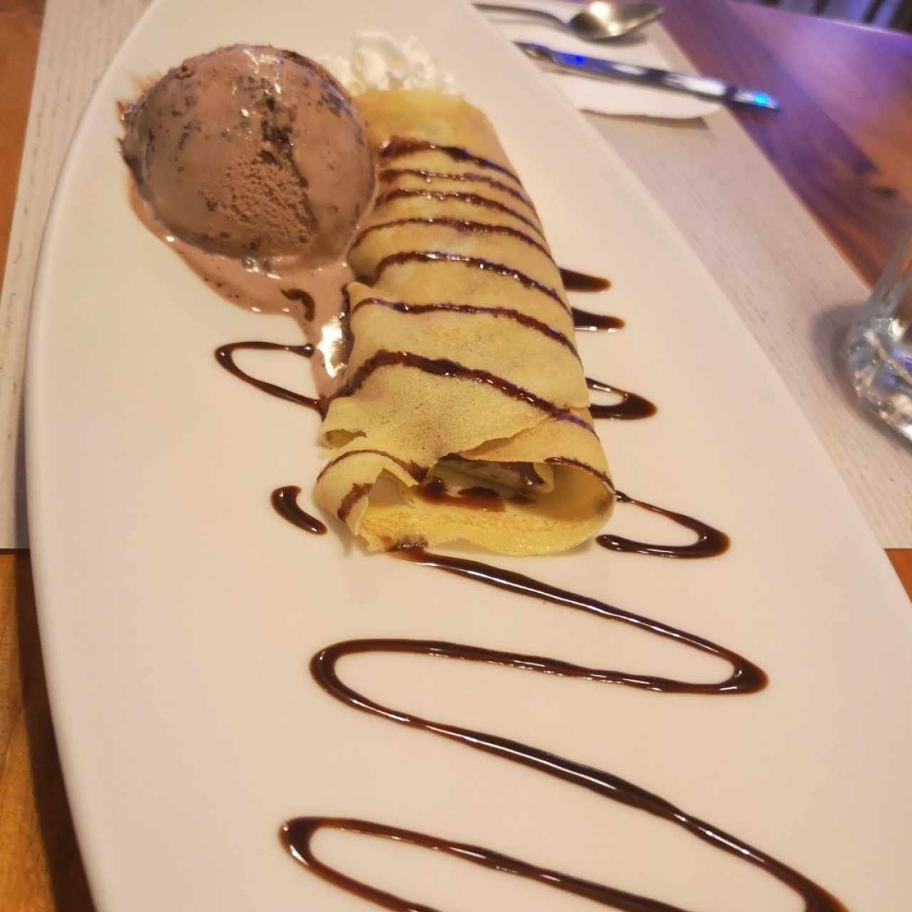 crepe con nutella y bola chocolate rochelle