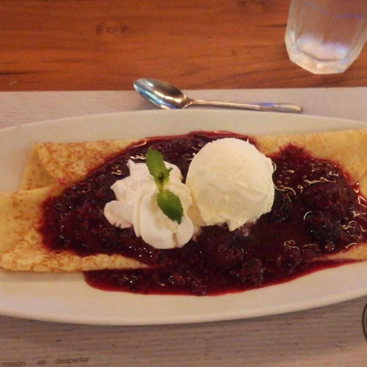 Creppe de Frutos Rojos y helado de Americana 