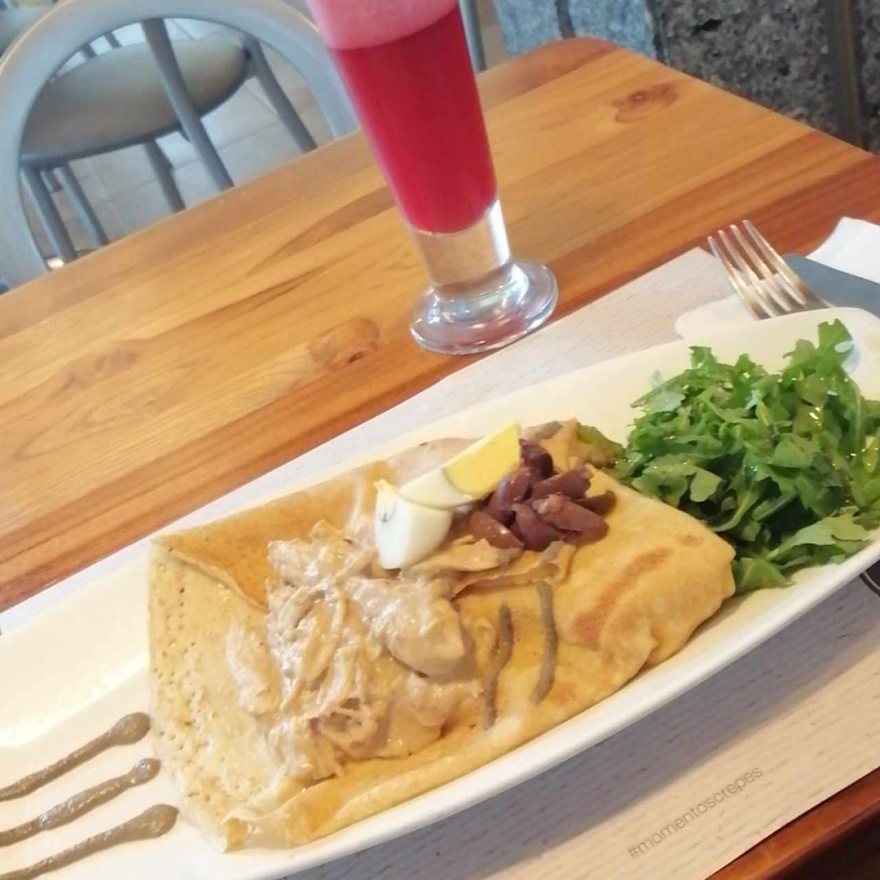 Crepe Pollo Peruano y jugo de mora