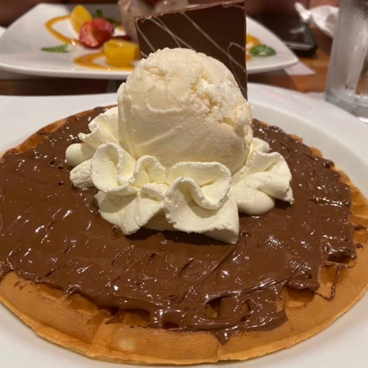 waffle de nutella con helado de vainilla 