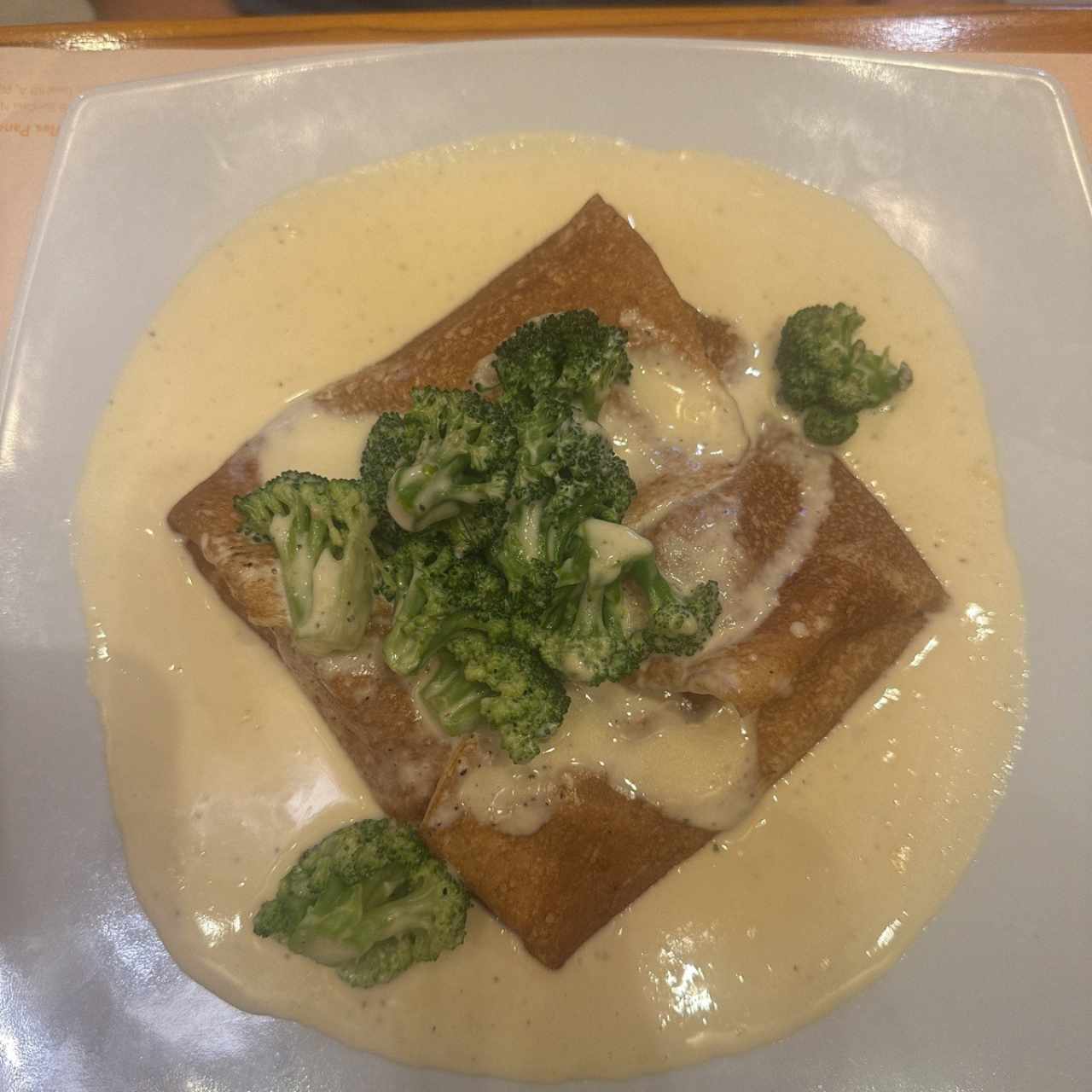 Crepes de pollo con brocoli y queso