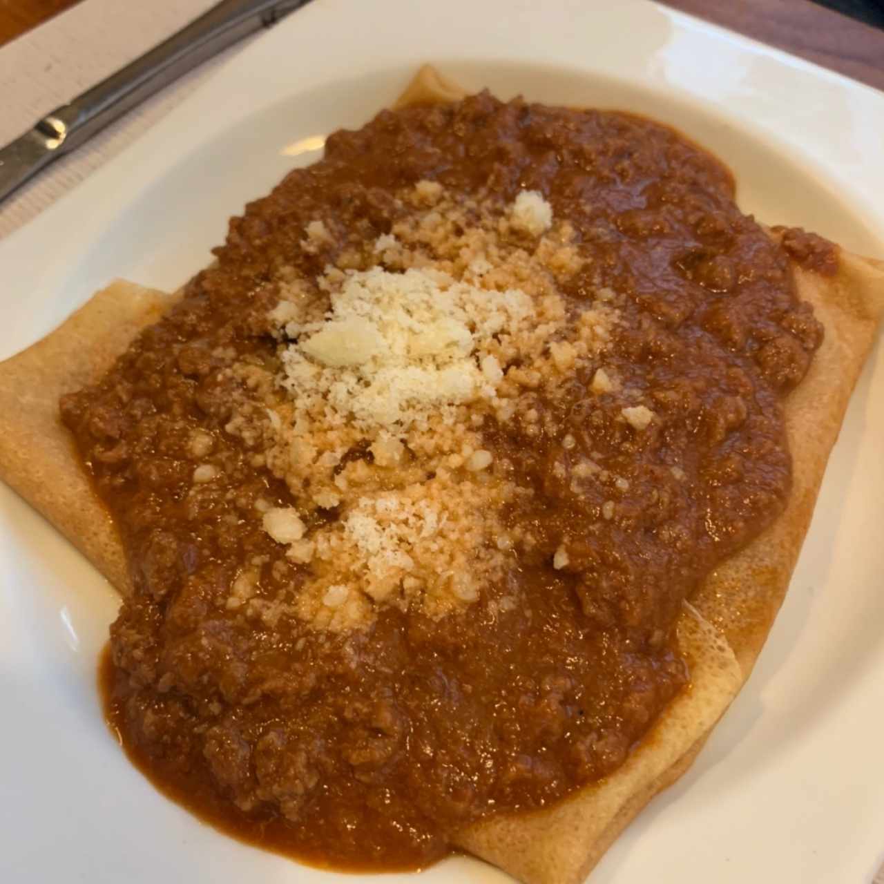 crepe de carne boloñesa