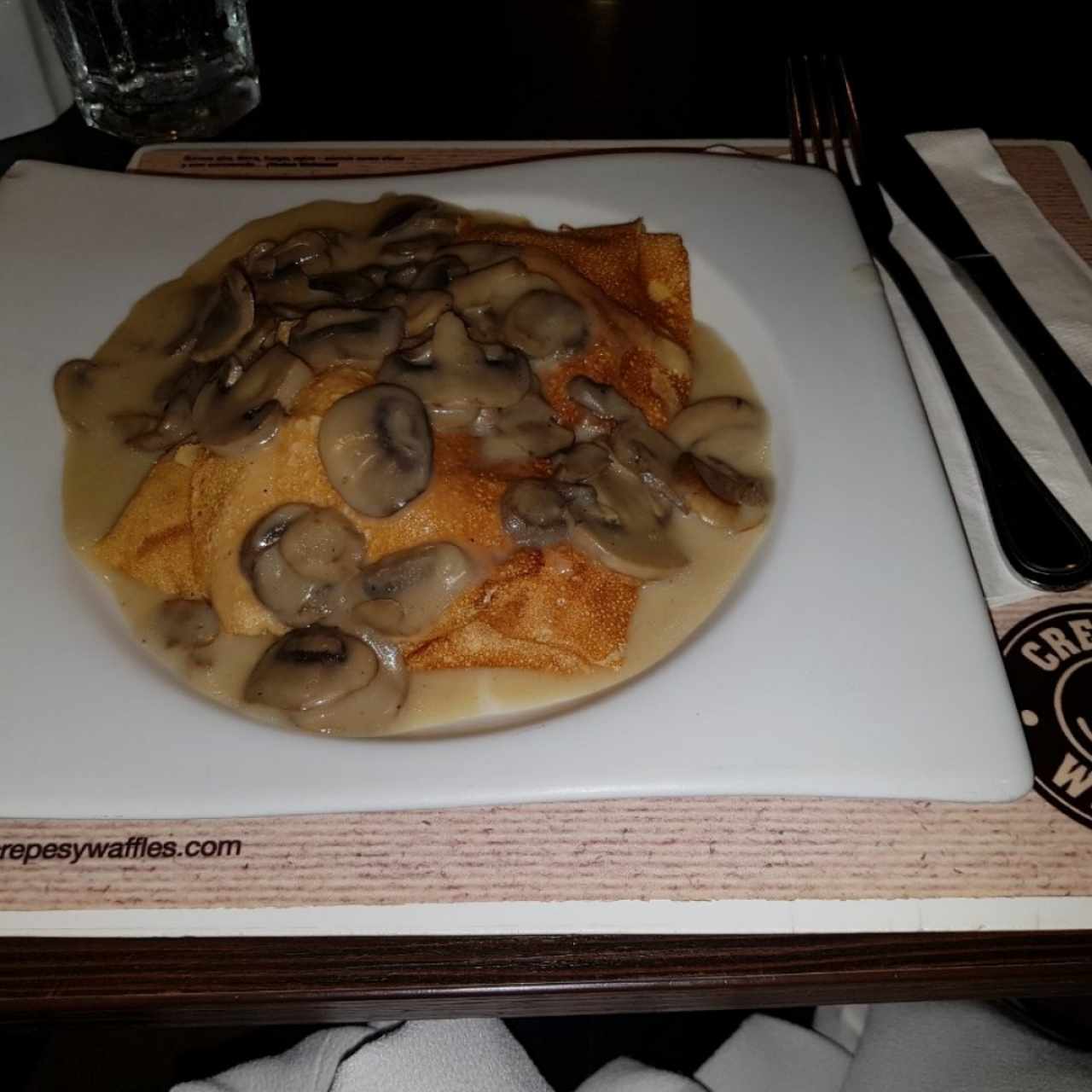 crepe de pollo, queso y champiñones 