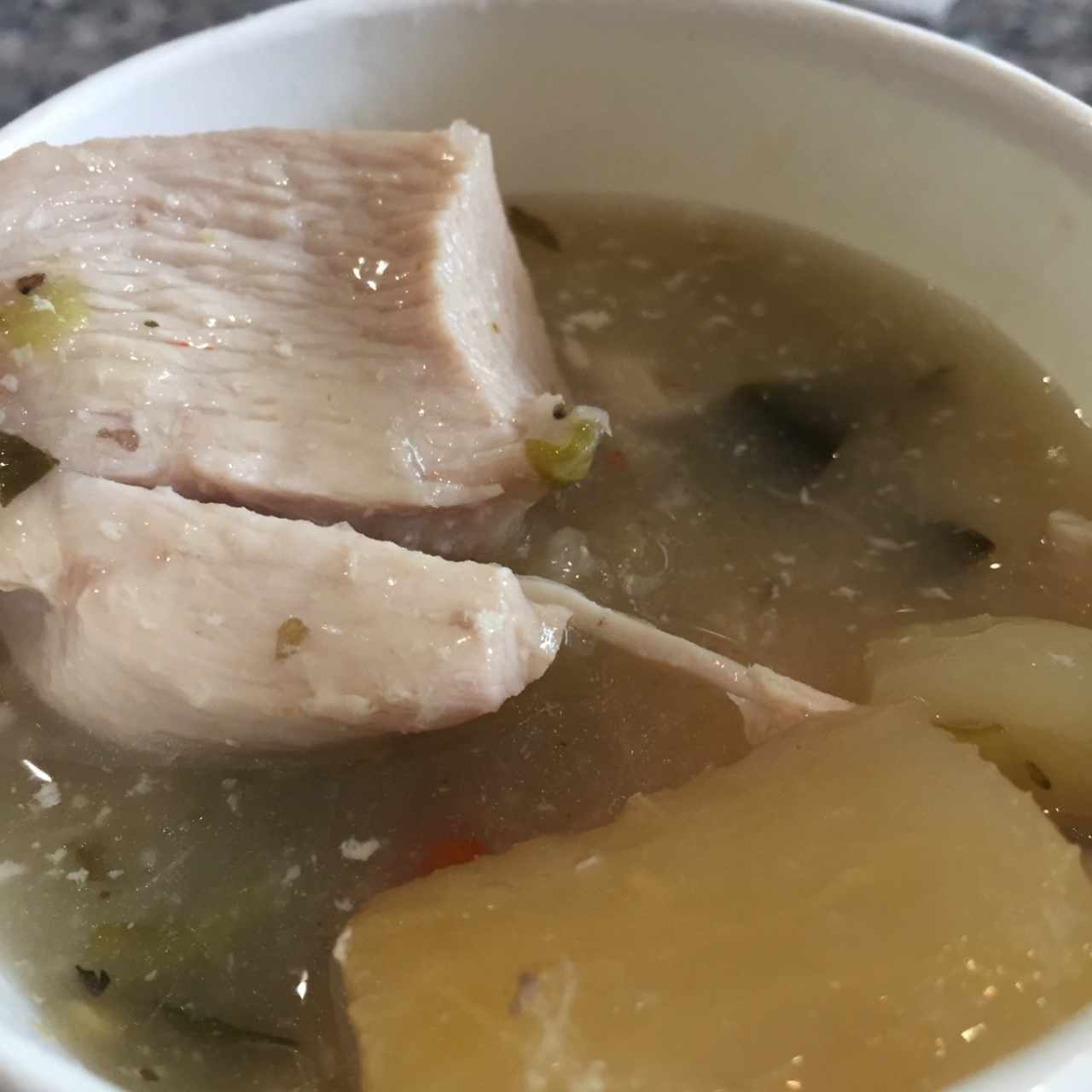 sopa de pollo