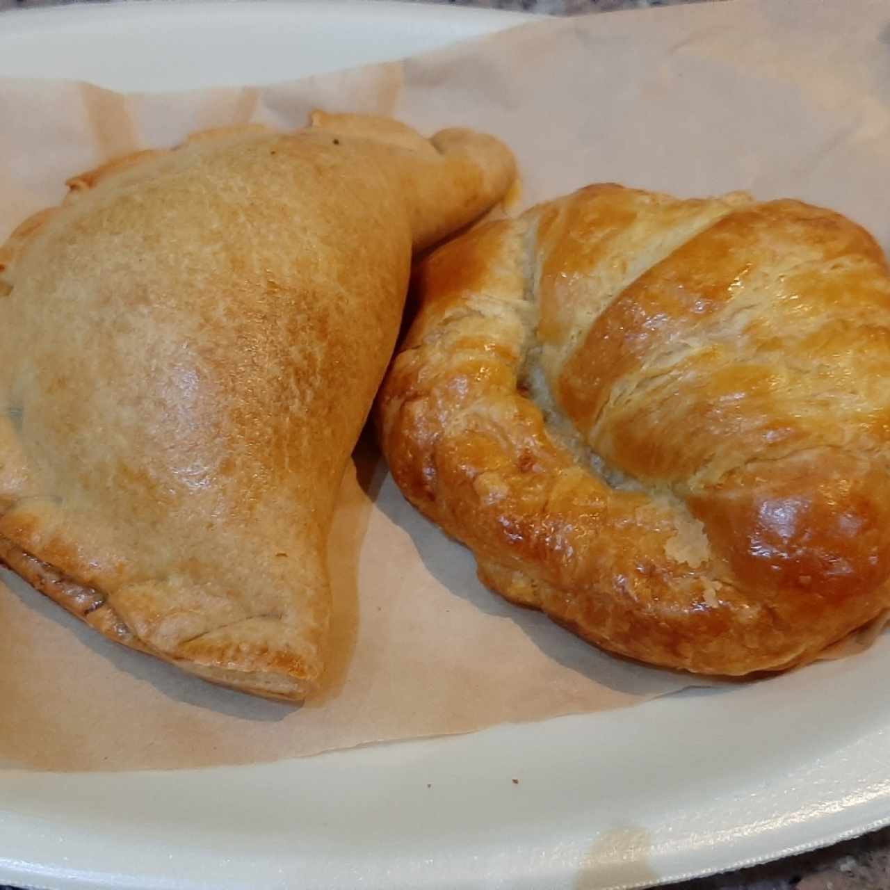 empanada chilena, croisant