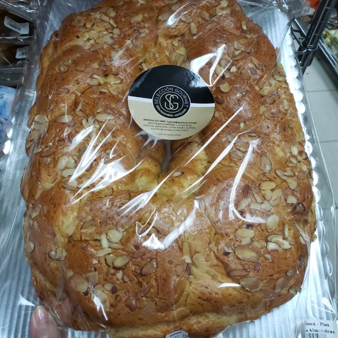 ROSCA NAVIDEÑA CON ALMENDRAS