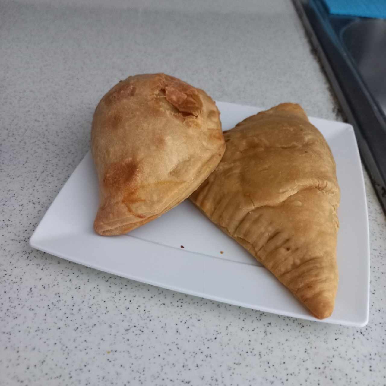 Empanada Chilena de Pollo y carne