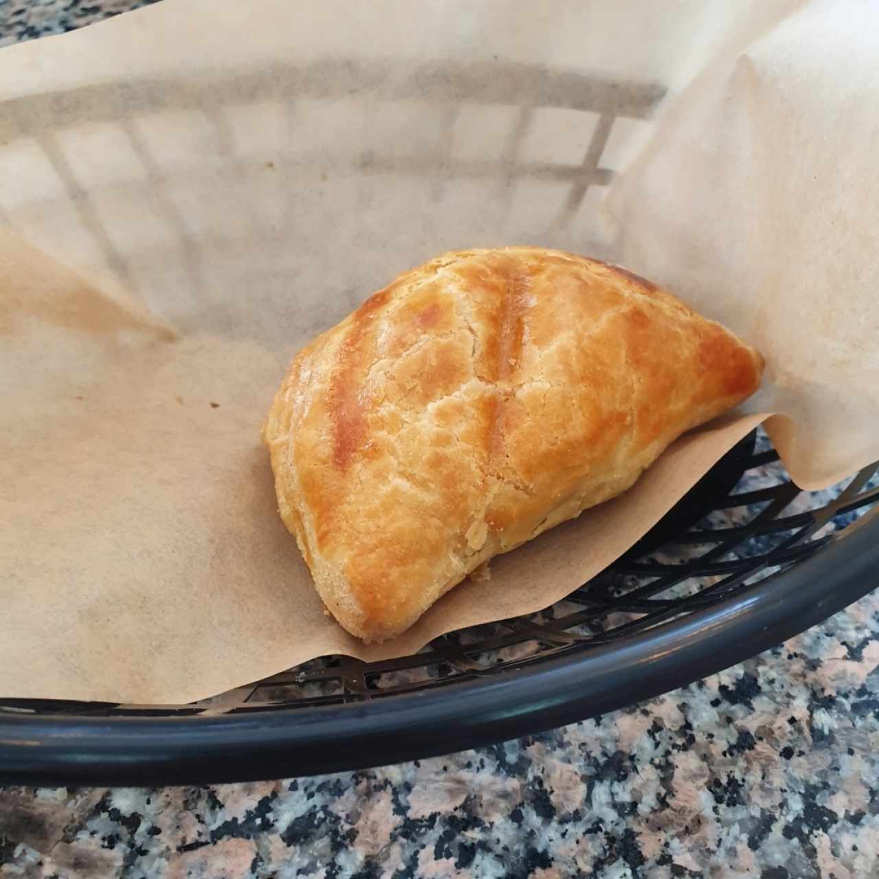 empanada de queso ahumado.