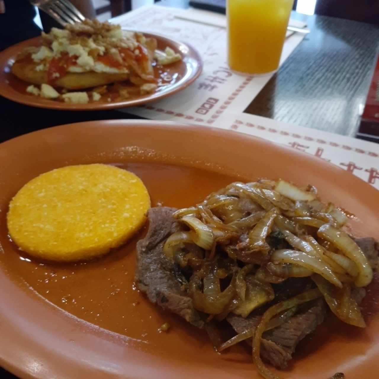 bistek encebollado