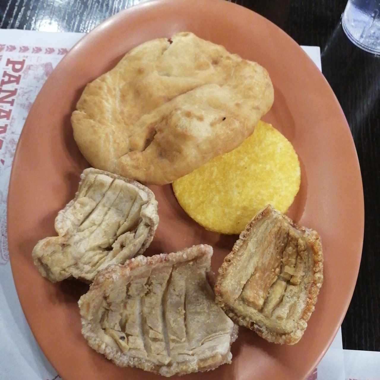 Holaldre, tortilla y chicharrón