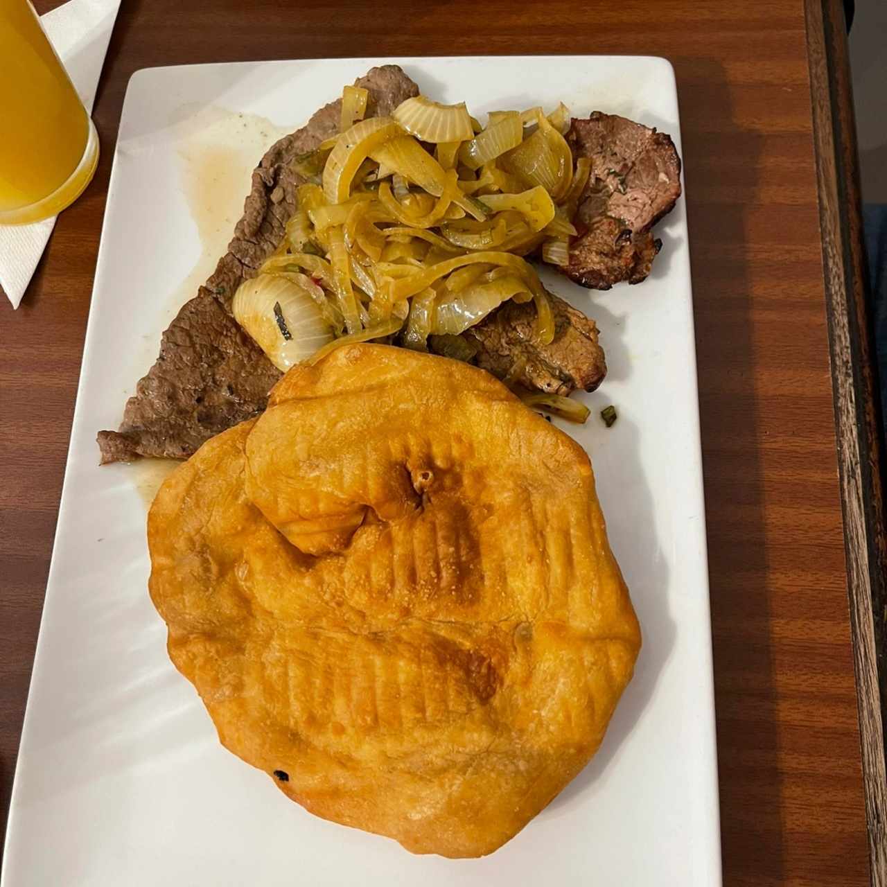 Desayuno - Bistec Encebollado