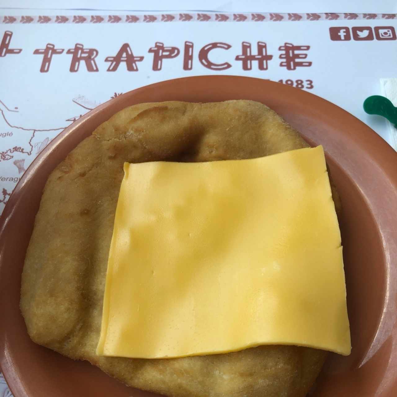 hojaldre con queso amarillo