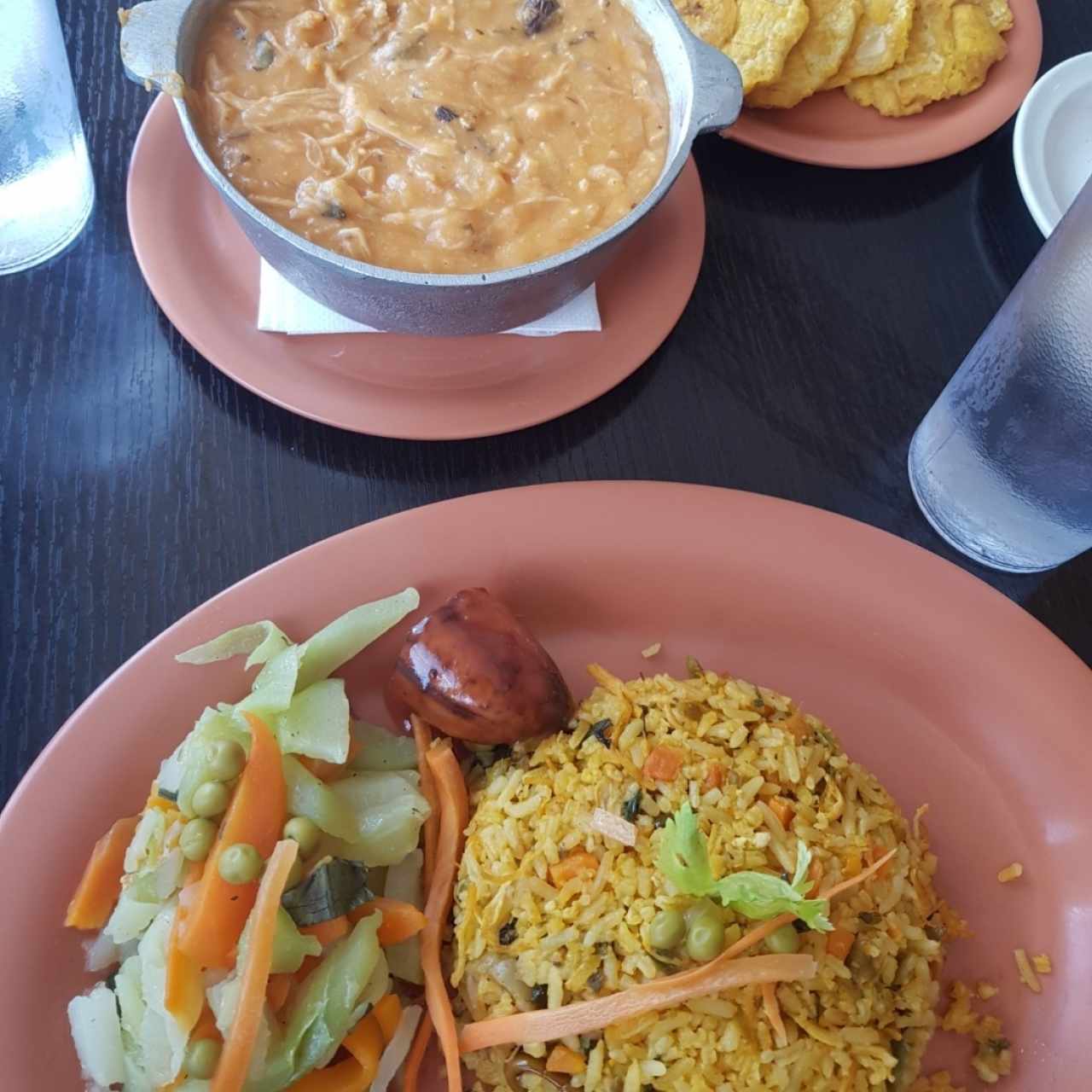 Tamal de Olla y arroz con pollo