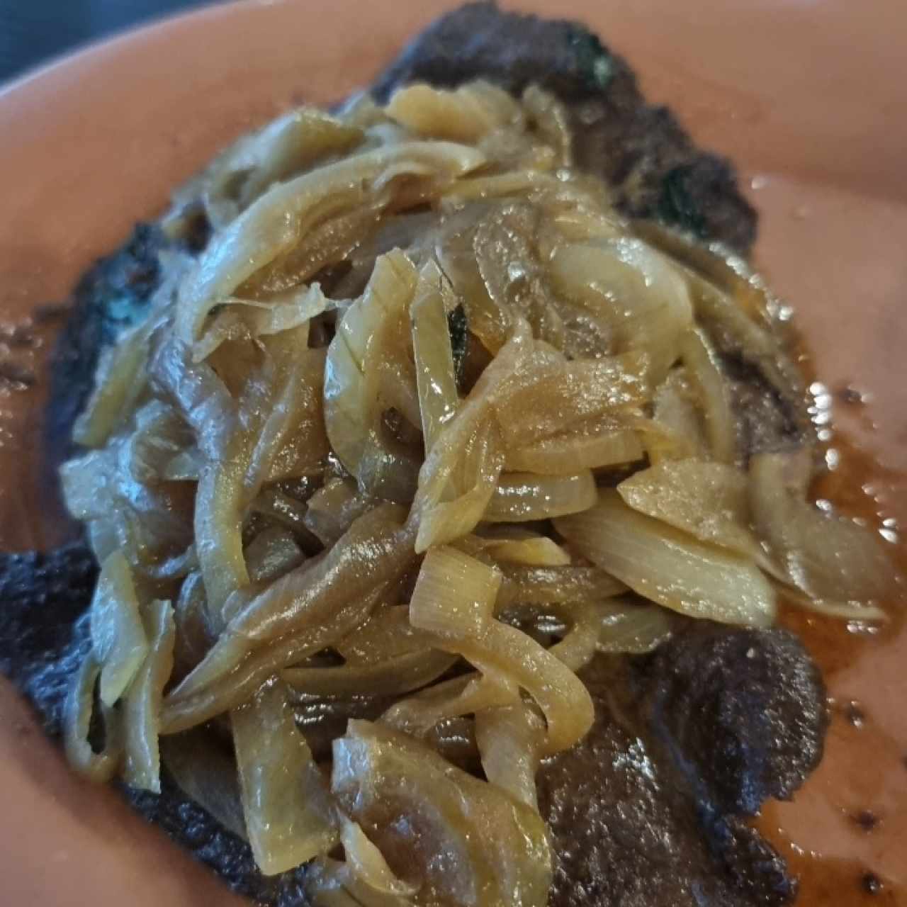 hígado encebollado