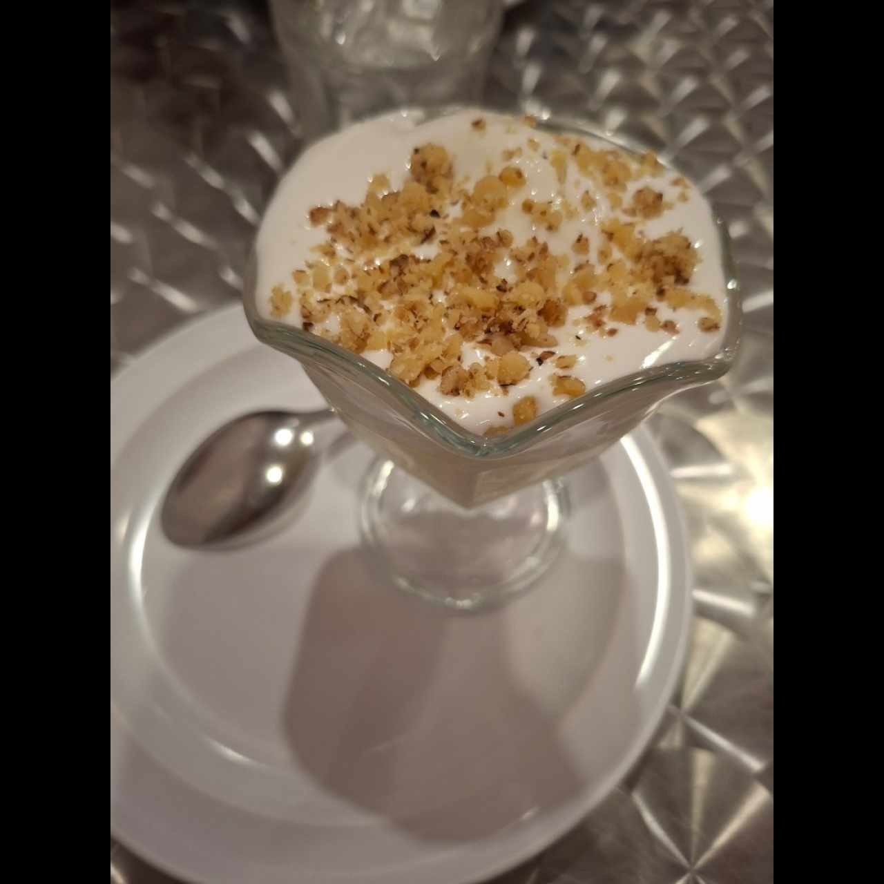 Helado con malva y nueces 